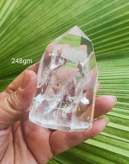 Clear Quartz Point 248g * small rainbows inclusions